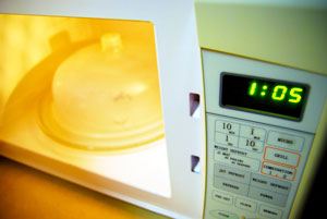 microondas para descongelar alimentos adecuadamente
